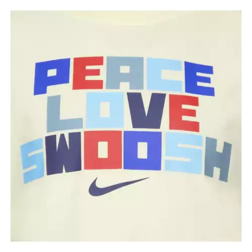 Girls' Nike Graphic T-Shirt 5 Girls' Nike Graphic T-Shirt - Image 3